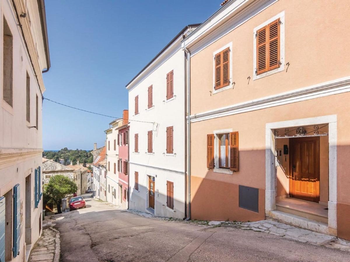 Rustic Holiday Home In Vrsar With Garden Bagian luar foto