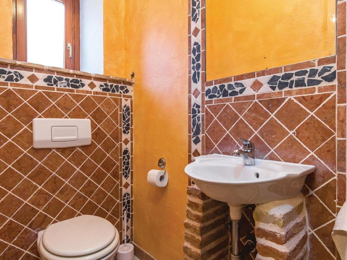 Rustic Holiday Home In Vrsar With Garden Bagian luar foto