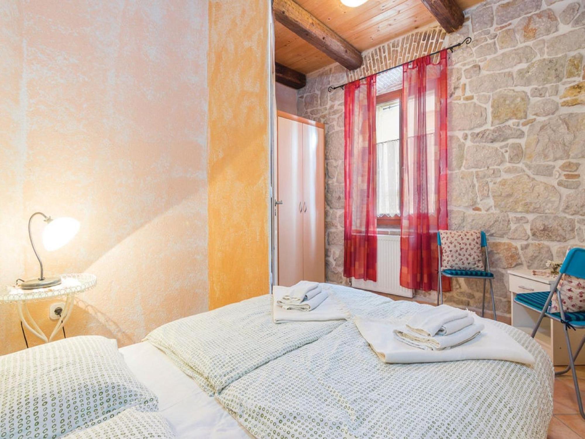 Rustic Holiday Home In Vrsar With Garden Bagian luar foto